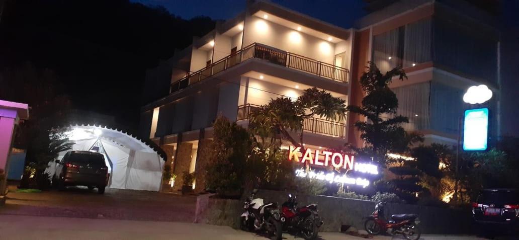 Kalton Hotel Лабуан-Баджо Екстер'єр фото